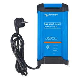 Victron Blue Smart IP22 Acculader 12Volt 30 Ampere 1 of 3 uitgangen - Hoofdfoto
